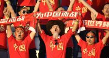 -一场激烈的比赛激发了球迷热情