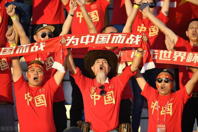 一场激烈的比赛激发了球迷热情