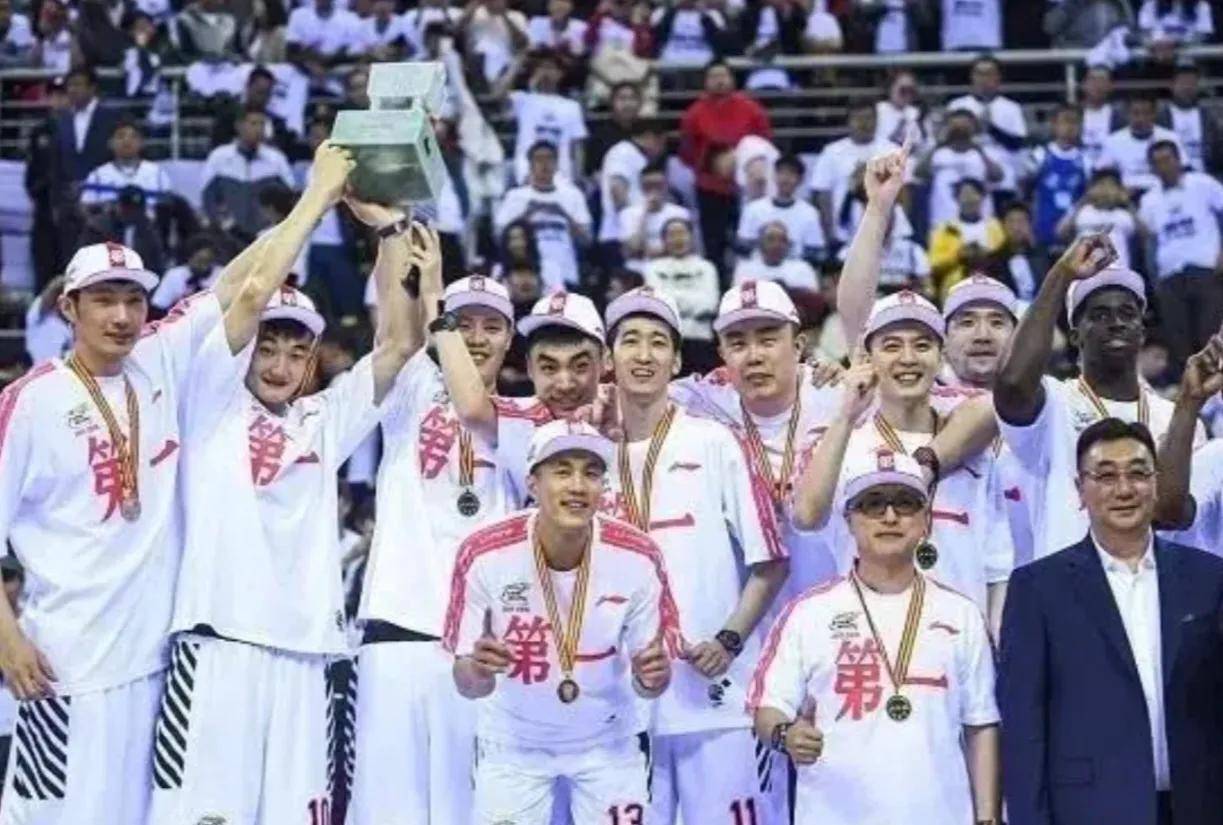 场上球员展现出超强实力，成功战胜对手