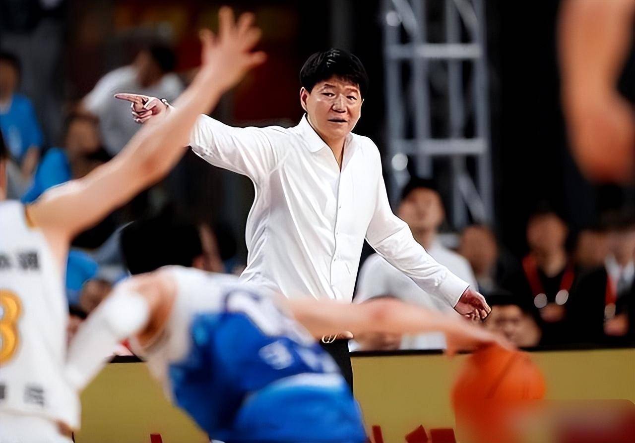 球队取得惊人的胜利，取得了季后赛资格