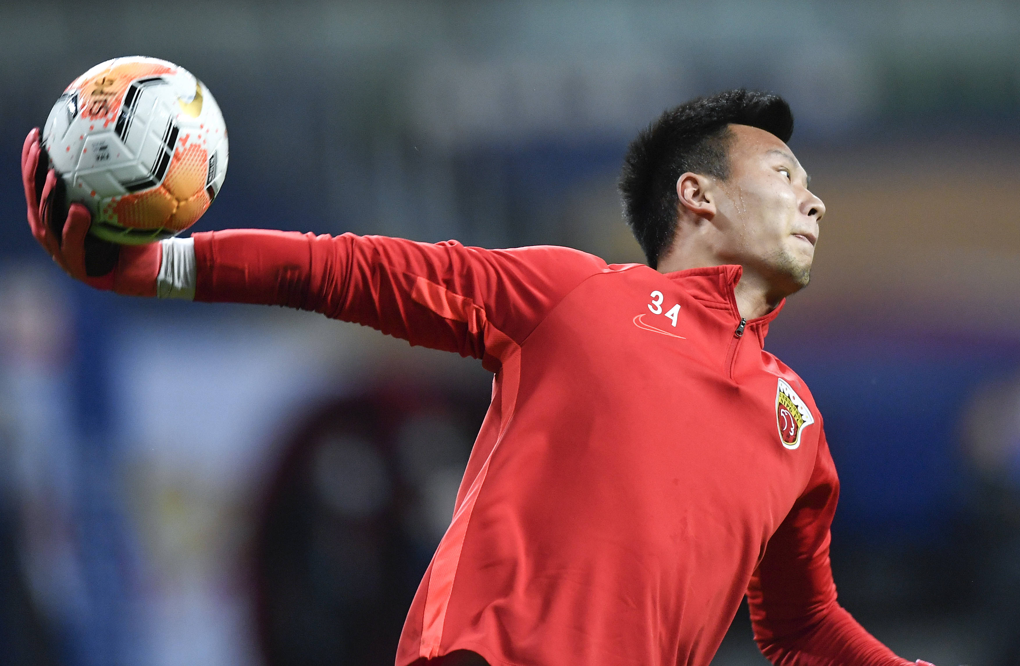 上海上港客场不敌江苏苏宁，争冠形势恶化