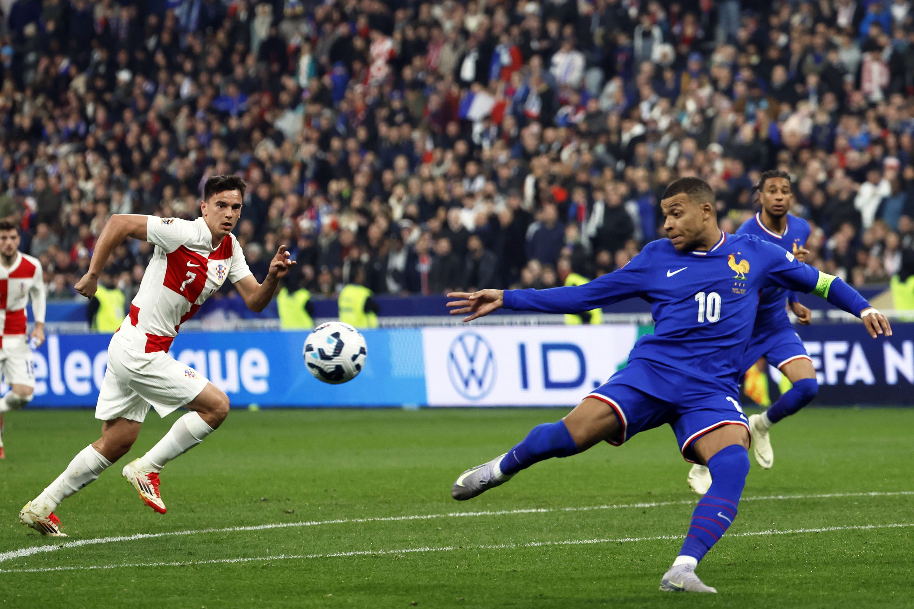 法国队防线失守频频，欧国联战团窘迫的简单介绍