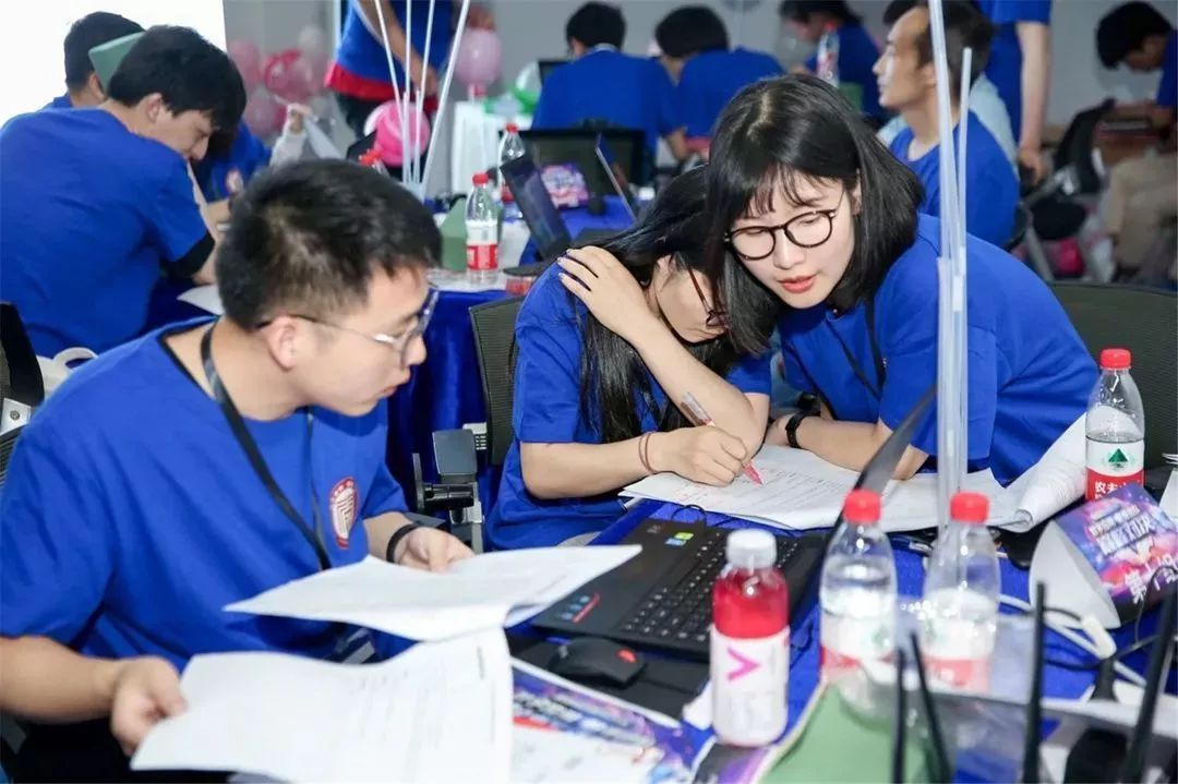 精湛的技巧和团队合作让球队斩获胜利