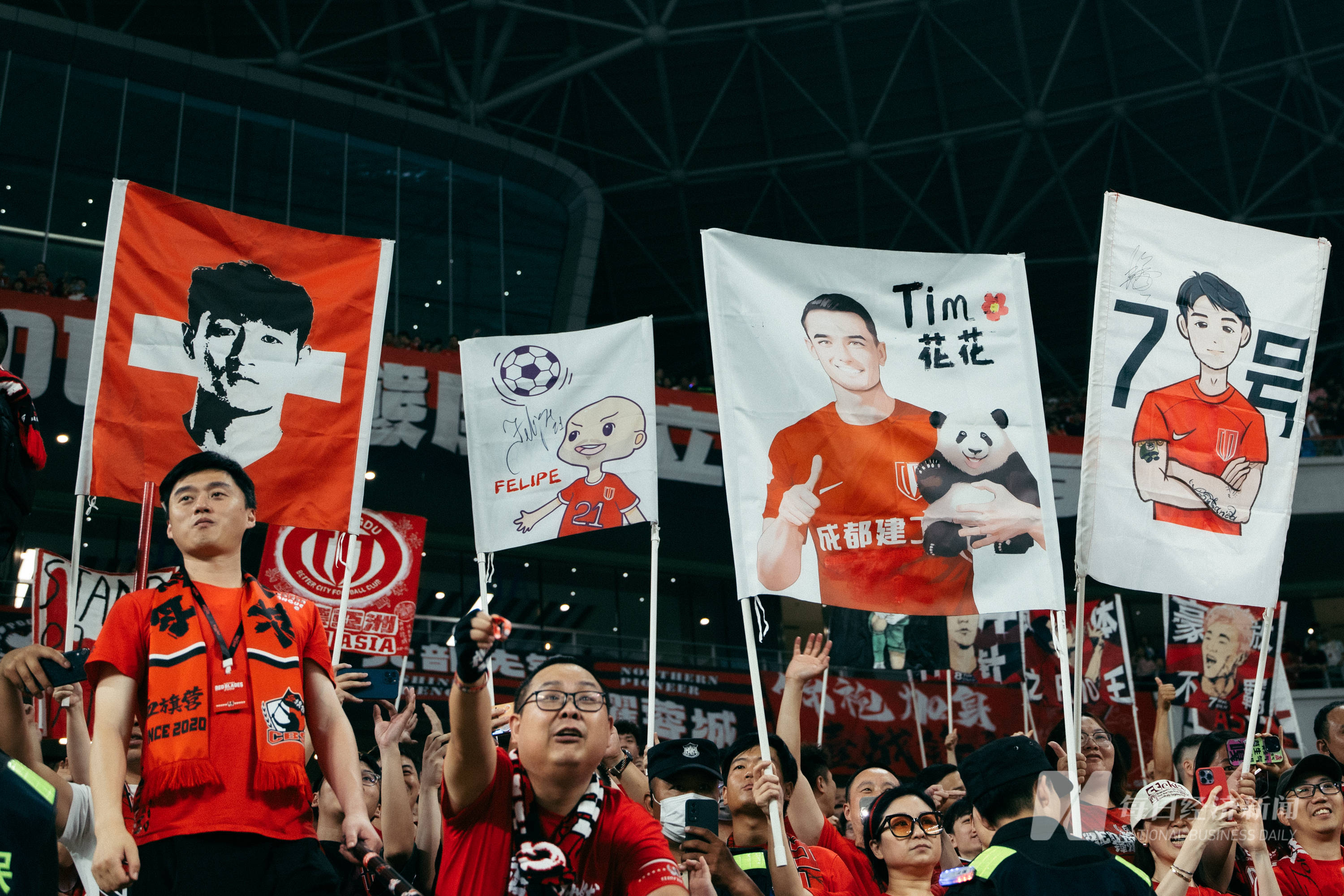 湖南球队夺得胜利，球迷热情助威如潮的简单介绍