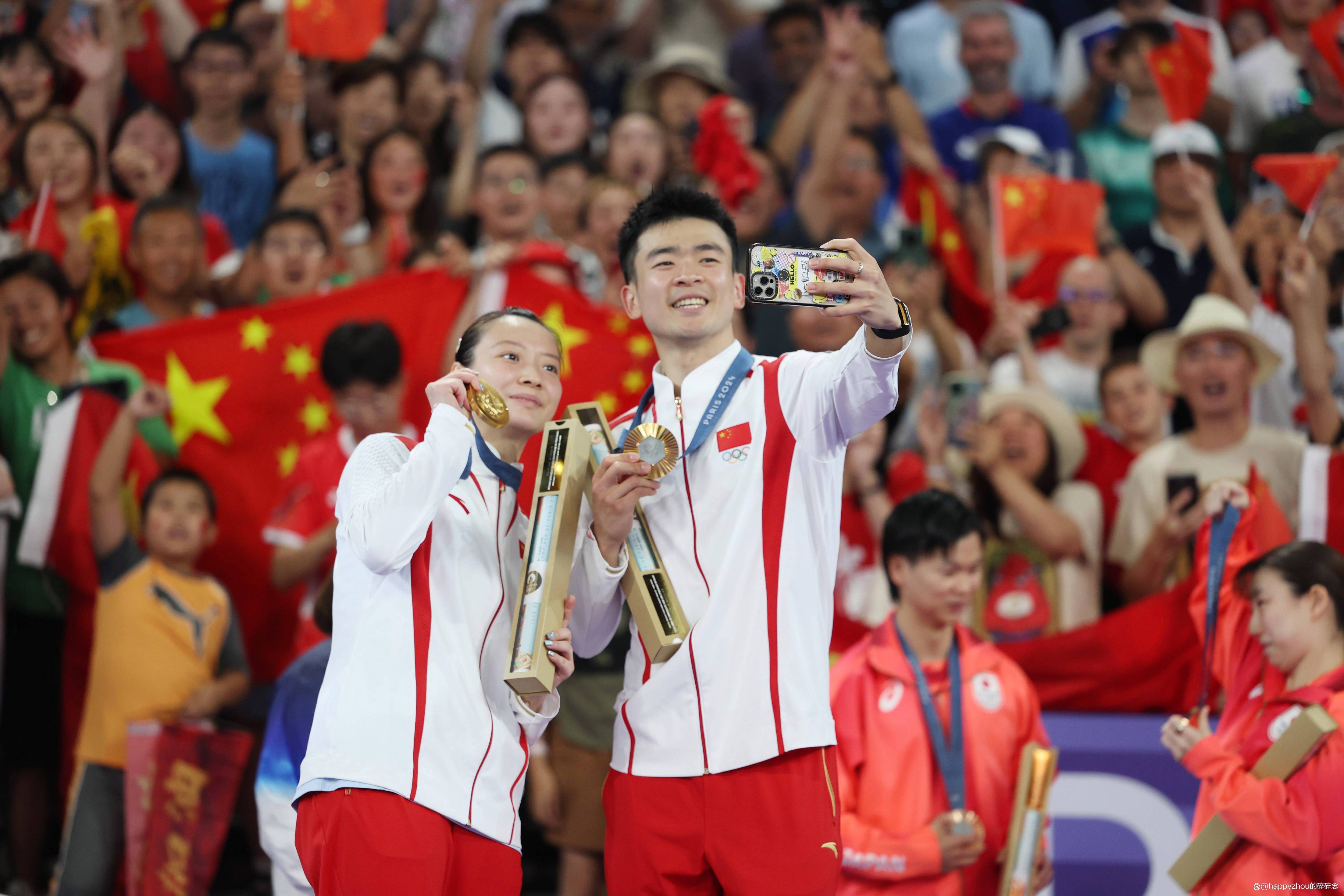 羽毛球选手技术精湛,夺得金牌 羽毛球选手技术精湛,夺得金牌