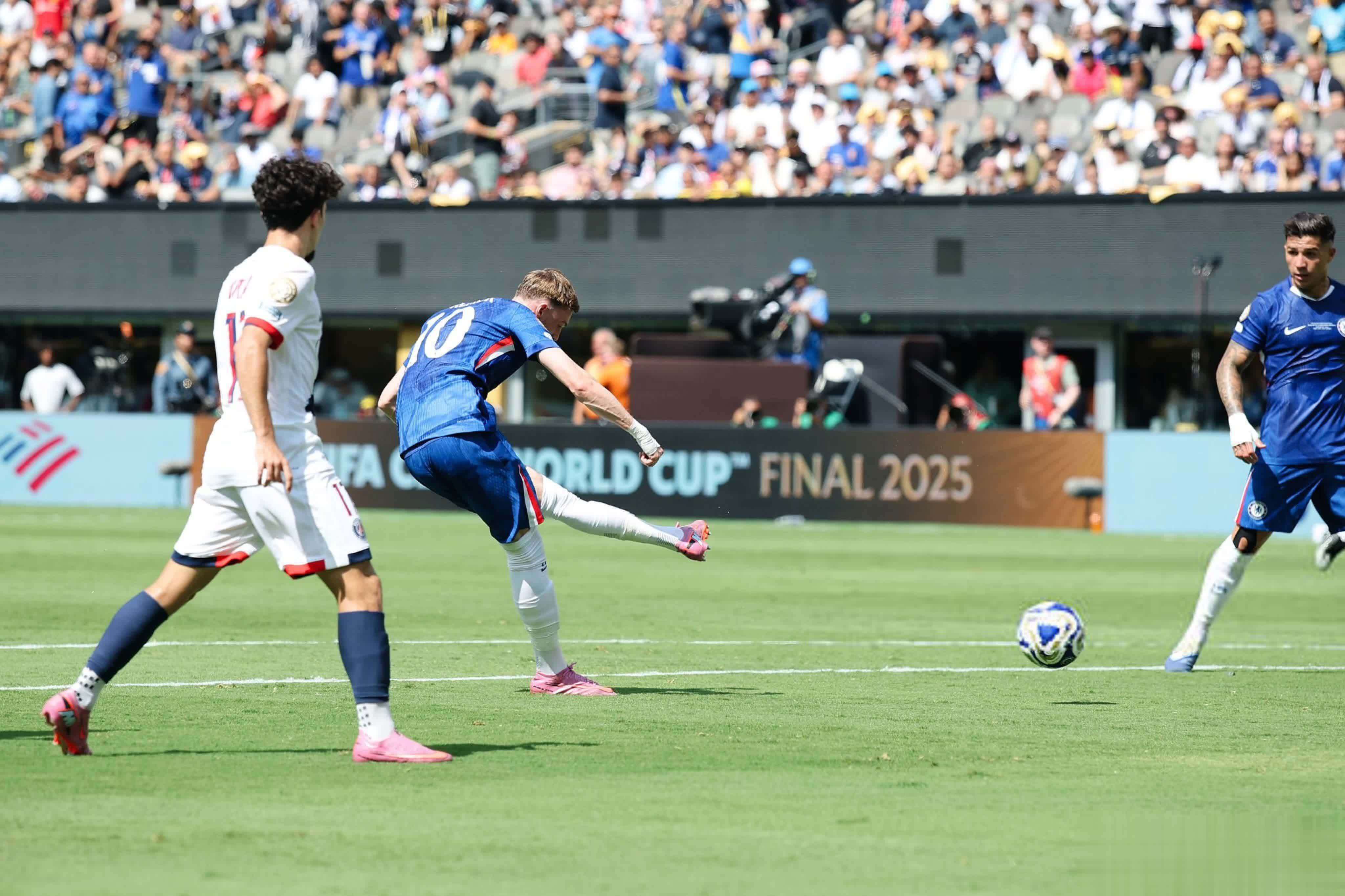 包含利兹联欧冠梦碎，遗憾止步强的词条