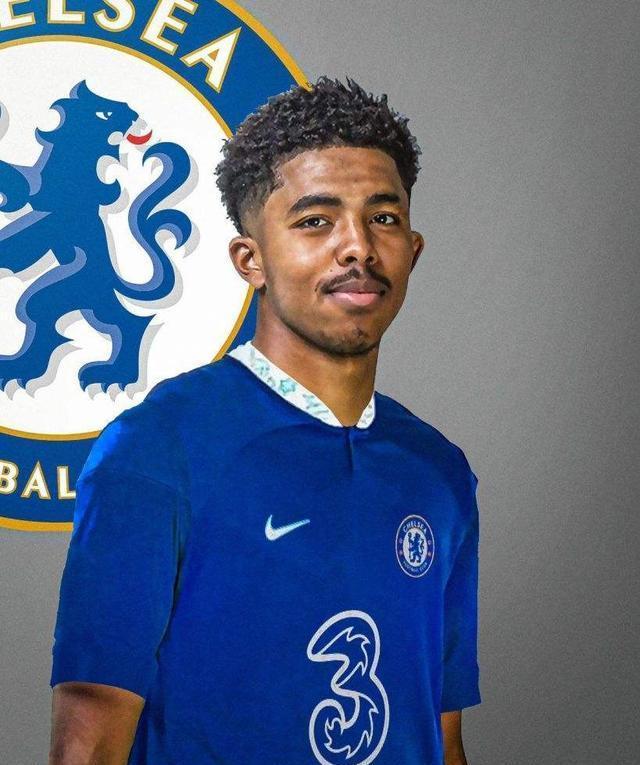 切尔西重回头名，球队士气高涨冲击冠军宝座