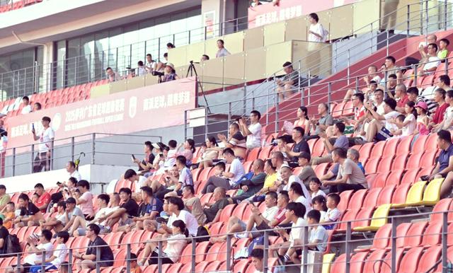 世界各地球队齐聚一堂，展开顶尖对抗