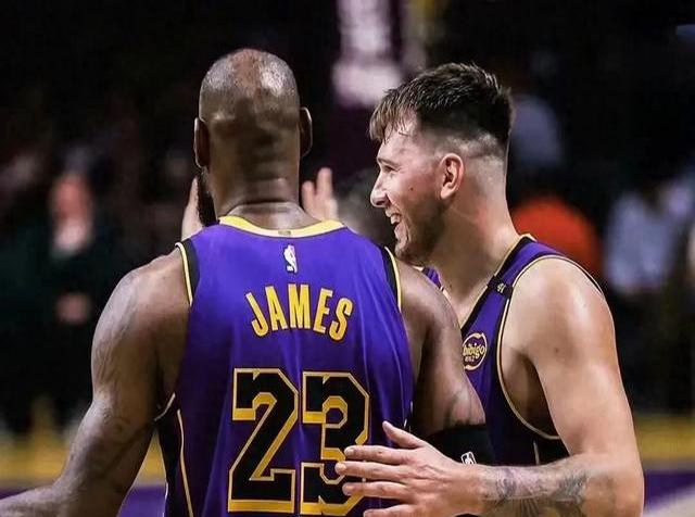 火箭主场爆冷输给尼克斯，遭遇三连败