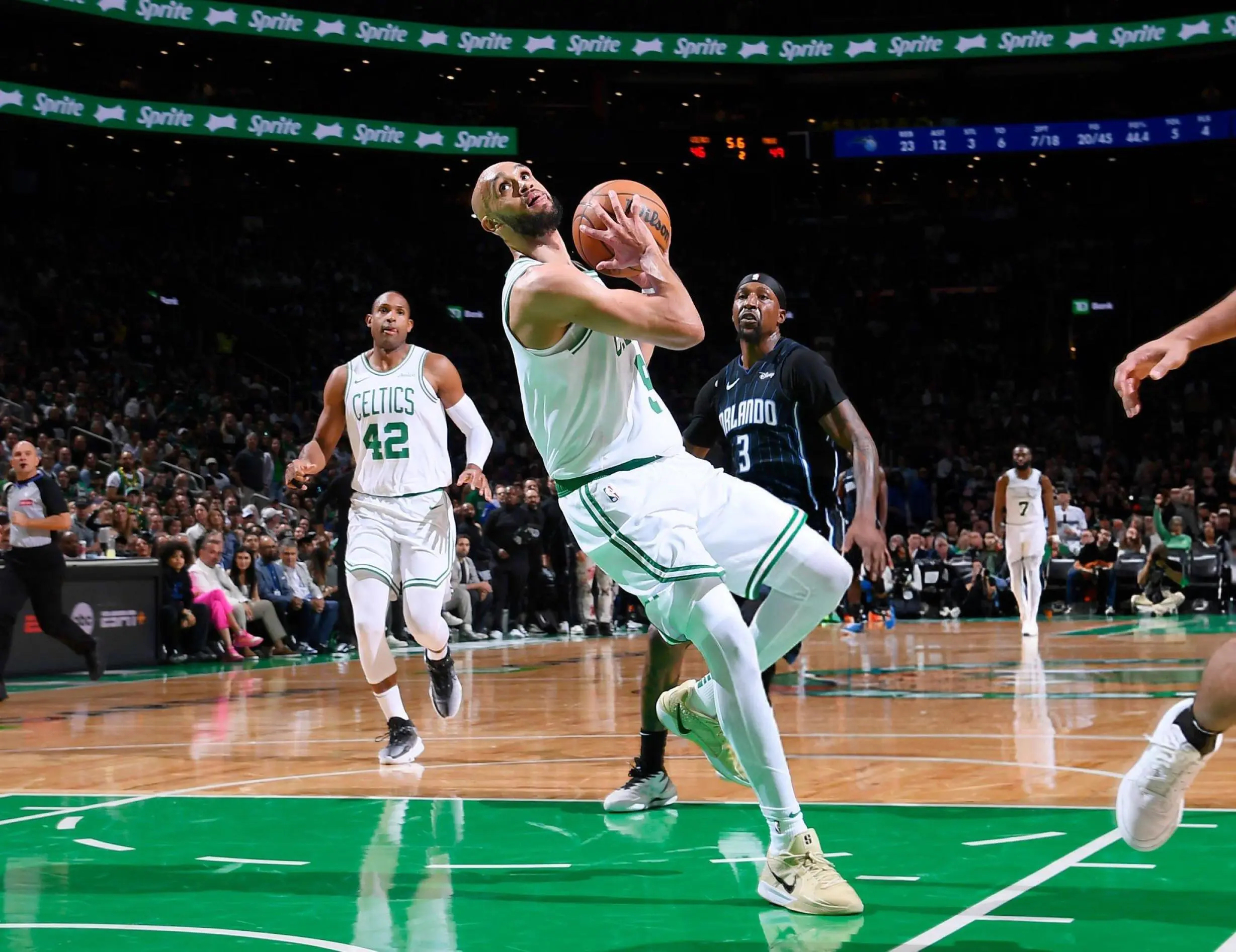 凯尔特人主场击败老鹰,迎来开门红 凯尔特人主场击败老鹰,迎来开门红