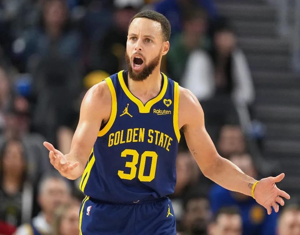 勇士击败篮网：库里火力全开