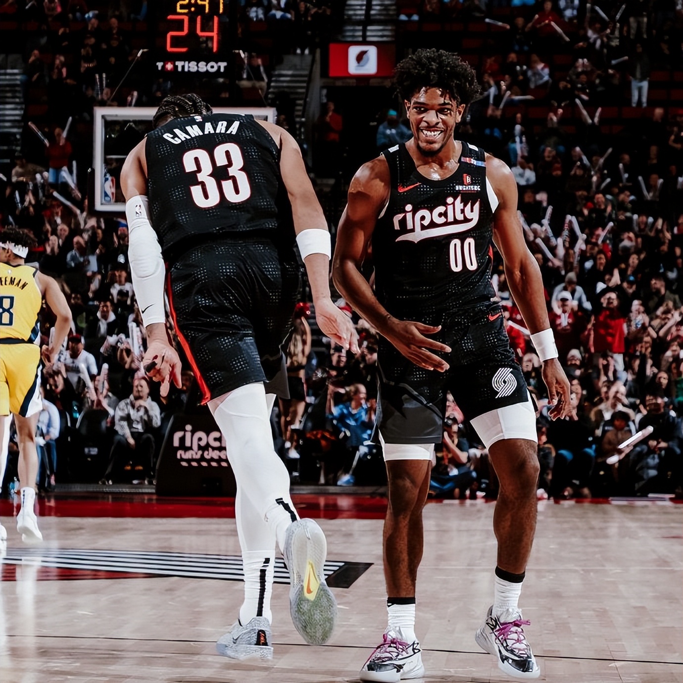 开拓者主场大胜魔术，麦科勒姆破纪录