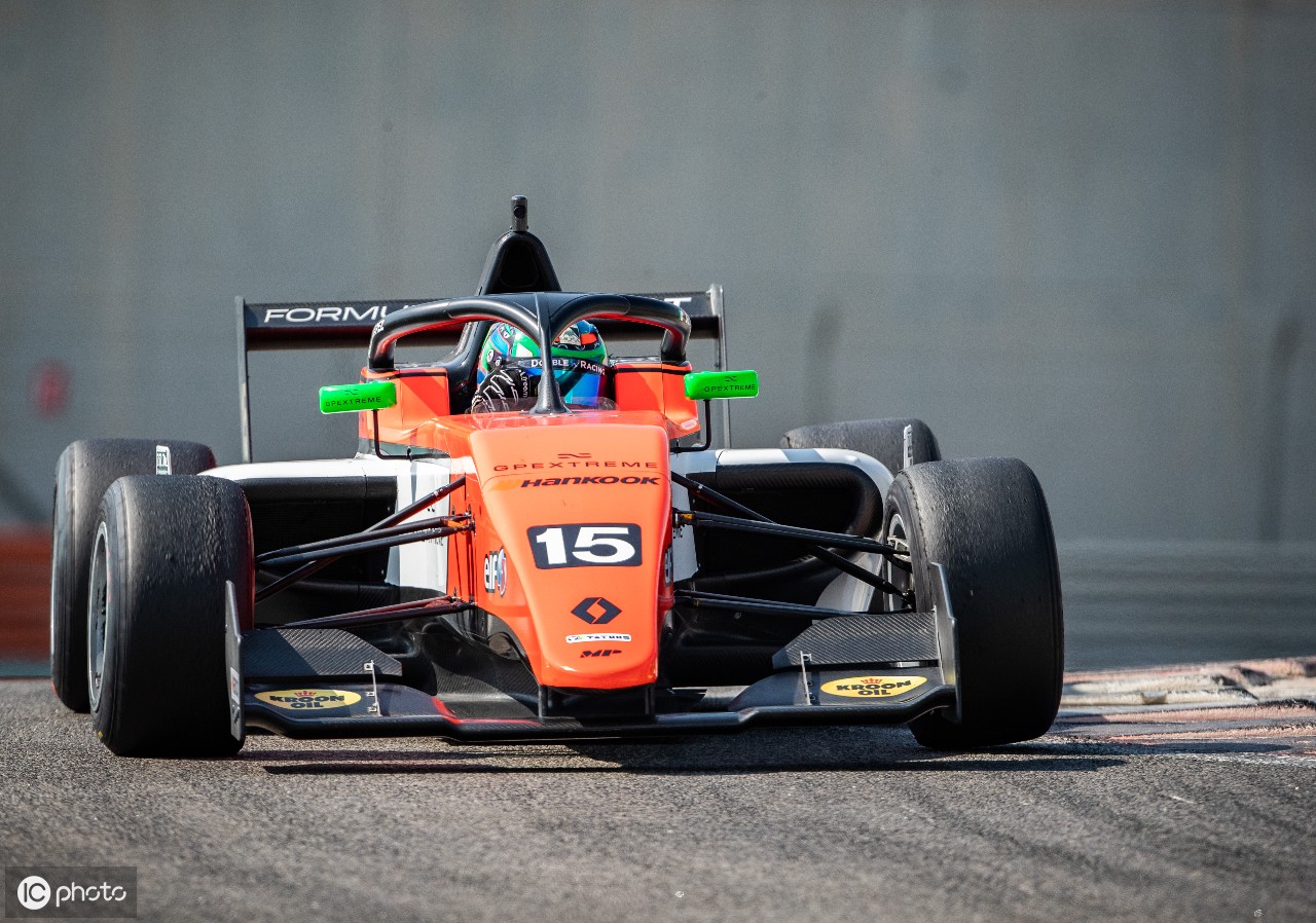 关于雷诺车队碾压红牛二队，阿隆索统治全场的信息